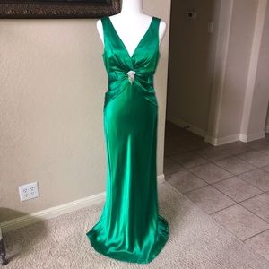 Beautiful 100% silk gown with once.